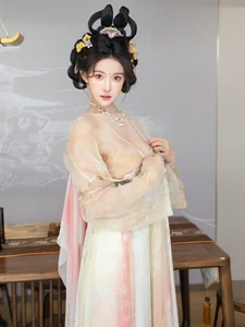 Ethereal Grace: Li Shuang Er in Dreaming Back to Tang Dynasty - image 3