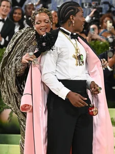 Rihanna Reclaims Her Crown as the Queen of Met Gala 2026 - image 3