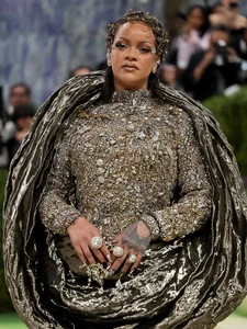 Rihanna Reclaims Her Crown as the Queen of Met Gala 2026 - image 4