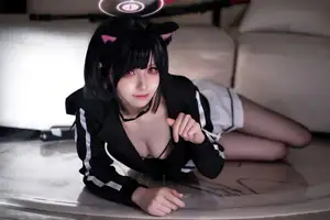 Coser Shuang Mu Fu Su Embodies Kaho Hinoyama: A Playful & Charming Angelic Cat Girl [35P] - image 1