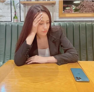 Miss Vietnam Mai Phuong Thuy’s Ironic and Awkward Moment Goes Viral Among Netizens - image 5