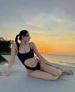Summer Style Inspiration: Influencer Tram Anh Showcases Stunning Bikini Looks and Fitness Goals - image 2