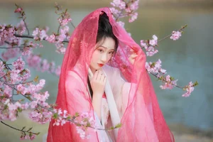 Art Language Vol.4214 Chun Yu: Capturing the Serenity and Grace of Modern Portraiture - image 3