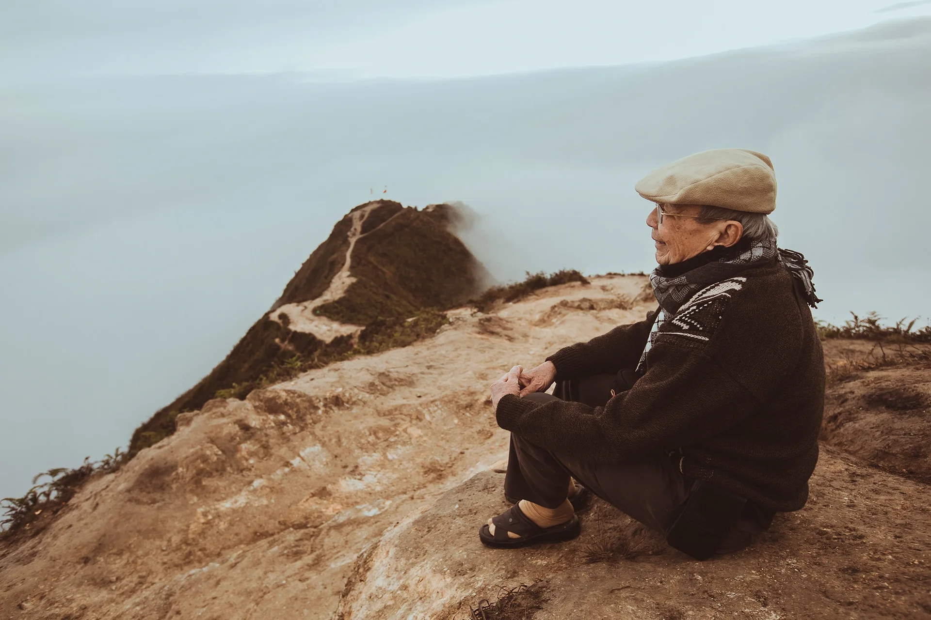 Inspiring 5,500km Vietnam Road Trip: 80-Year-Old Grandparents Journey with Family Across the Country