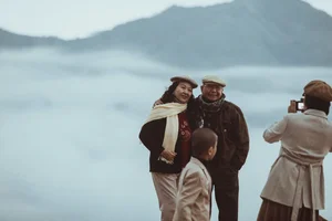 Inspiring 5,500km Vietnam Road Trip: 80-Year-Old Grandparents Journey with Family Across the Country - image 1