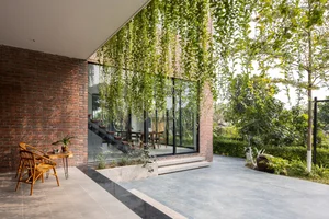 Innovative Sustainable Architecture: The Unique Green Curtain House in Thai Binh - image 0