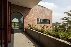 Innovative Sustainable Architecture: The Unique Green Curtain House in Thai Binh - image 2
