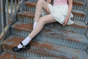 IESS SXJ No.1882 Tuan Tuan: Soft Elegance and Sophisticated Portrait Photography Series - image 9