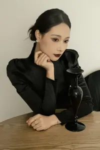 YiTuYu Vol.8821: Cheng Zi - Captivating Art Language Beauty in a Contemplative Moment - image 18