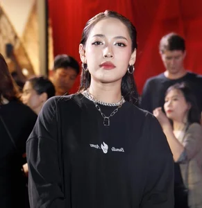 Diep Lam Anh’s Ageless Elegance: How the Multi-Talented Star maintains Her Stunning Glow Alongside Miss Vietnam Tieu Vy - image 5