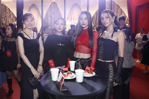 Diep Lam Anh’s Ageless Elegance: How the Multi-Talented Star maintains Her Stunning Glow Alongside Miss Vietnam Tieu Vy - image 10