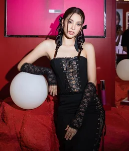 Diep Lam Anh’s Ageless Elegance: How the Multi-Talented Star maintains Her Stunning Glow Alongside Miss Vietnam Tieu Vy - image 9