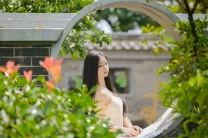 YiTuYu Art Language Vol.10371 Featuring Ai Qing: A Stunning Digital Portrait Gallery - image 1