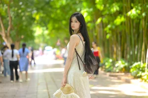 YiTuYu Art Language Vol.10371 Featuring Ai Qing: A Stunning Digital Portrait Gallery - image 25
