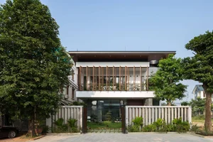 Modern Facade Sunshade Solutions: Elevating Aesthetic and Cooling Efficiency for Urban Homes - image 7