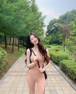 Stunning Gallery of Korean Model Han Kyung: A Blend of Elegance and Modern Style - image 15