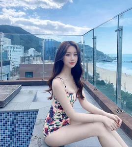Stunning Gallery of Korean Model Han Kyung: A Blend of Elegance and Modern Style - image 21