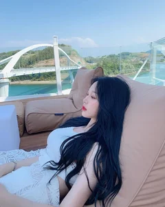 Stunning Gallery of Korean Model Han Kyung: A Blend of Elegance and Modern Style - image 24