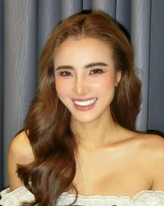 Lê Khánh Chi Dazzles Fans with Breathtaking Summer Bikini Series and Beachside Glamour - image 7