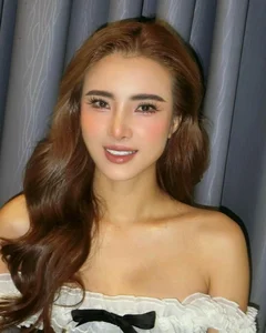Lê Khánh Chi Dazzles Fans with Breathtaking Summer Bikini Series and Beachside Glamour - image 3