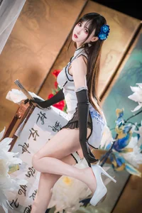 Elegant Blue and White Porcelain Cheongsam Photography: Modern Qipao Style Inspiration by Hanyu Sanwei - image 18