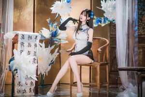 Elegant Blue and White Porcelain Cheongsam Photography: Modern Qipao Style Inspiration by Hanyu Sanwei - image 12