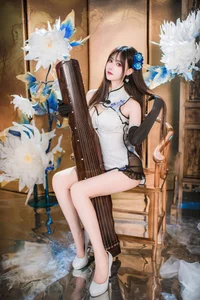 Elegant Blue and White Porcelain Cheongsam Photography: Modern Qipao Style Inspiration by Hanyu Sanwei - image 19