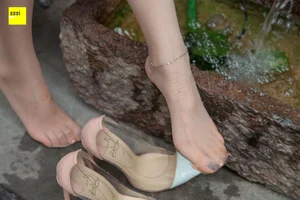 Urban Chic with Best Friends: Jia Jia and Yun Zhi in the IESS Two Friends on One Street Volume 2 - image 46