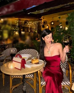 The Captivating Style of Hieuthuhai's Muse: A Blend of Mixed-Race Beauty and Modern Elegance - image 0