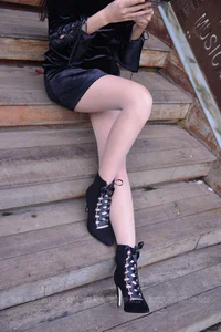 IESS Xiao Xiao: Black Straps on the Stairs – A Study in Contrast - image 71