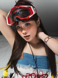 Hot Girl Ngoc Kem Showcases Stunning Fitness Transformation and Trendy Fashion Style - image 6