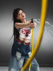 Hot Girl Ngoc Kem Showcases Stunning Fitness Transformation and Trendy Fashion Style - image 7