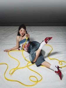 Hot Girl Ngoc Kem Showcases Stunning Fitness Transformation and Trendy Fashion Style - image 0