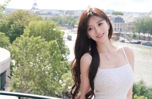 The Elegant Style and Captivating Beauty of Ye Ke: A Fashion Deep Dive - image 0