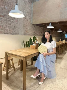 Timeless Elegance: How a 47-Year-Old Miss Vietnam Stays Youthful with Simple Beauty Hacks - image 2