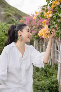 Timeless Elegance: How a 47-Year-Old Miss Vietnam Stays Youthful with Simple Beauty Hacks - image 5