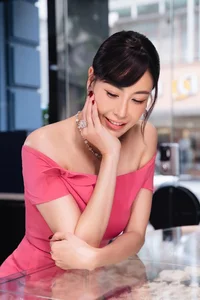 Timeless Elegance: How a 47-Year-Old Miss Vietnam Stays Youthful with Simple Beauty Hacks - image 0