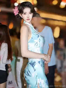 XiuRen No.10594: Li Shuang Er's Graceful Charm in a Modern Cheongsam, Captivating Asian Beauty. - image 4