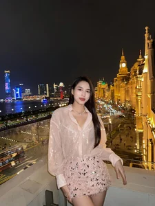 Do Thi Ha’s Glamorous Shanghai Trip and Luong Thanh’s Serene Da Lat Getaway Fashion - image 4