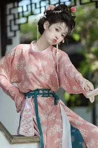 YiTuYu Art Language Vol.10251 Featuring Tian Xin Ya Ya: A Stunning 18-Photo Portrait Collection of Elegant Photography - image 7