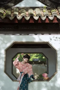 YiTuYu Art Language Vol.10251 Featuring Tian Xin Ya Ya: A Stunning 18-Photo Portrait Collection of Elegant Photography - image 4