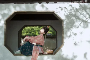 YiTuYu Art Language Vol.10251 Featuring Tian Xin Ya Ya: A Stunning 18-Photo Portrait Collection of Elegant Photography - image 15