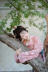 YiTuYu Art Language Vol.10251 Featuring Tian Xin Ya Ya: A Stunning 18-Photo Portrait Collection of Elegant Photography - image 12