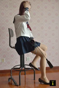 IESS Puhui Series Vol 111 Featuring Xin Yue in Bold Leather Style Photography - image 4