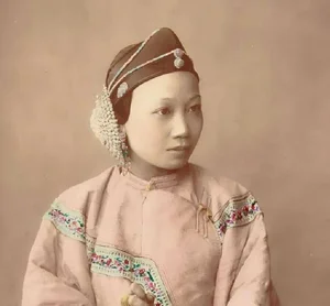 The Last Empress of China: Rare Photos and the Timeless Beauty of the Qing Dynasty - image 8