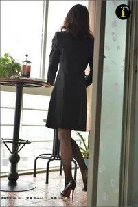 IESS Puhui 045 Xiao Liu: Sophisticated Style in Black Silk and Trench Coats - image 1