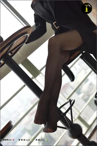 IESS Puhui 045 Xiao Liu: Sophisticated Style in Black Silk and Trench Coats - image 46
