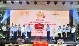 Exploring a Massive Food Festival Featuring Over 600 Authentic Local Specialties - image 12