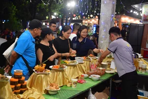 Exploring a Massive Food Festival Featuring Over 600 Authentic Local Specialties - image 6
