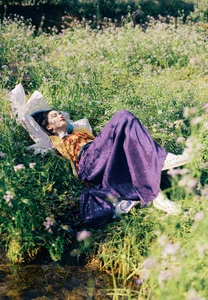 The Art of Seasonal Transitions: Embracing Early Summer with Tu Ya W - image 11